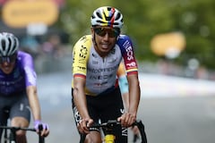 INEOS Grenadiers Colombian rider Egan Bernal rides at the end of the 9th stage of the Giro d'Italia 2026 - Tour of Italy cycling race between Cervia and Corno alle Scale, near Doganaccia, central Italy on May 17, 2026. (Photo by Luca Bettini / AFP)