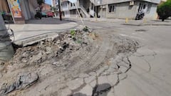 Las lluvias y el paso frecuente de vehículos pesados son señalados por residentes como factores que han contribuido al aumento del daño en la calzada.