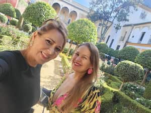 ‘Que le piquen caña’ es un himno de lucha y celebración que eleva las voces de cuatro mujeres en el Mes de la Mujer, representando la fuerza y resistencia. (Vicky Echeverri y María Isabel Saavedra).