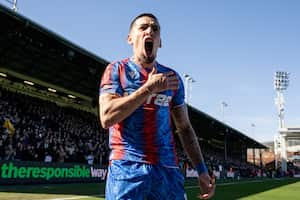 Daniel Muñoz celebrando su gol por FA Cup frente a Millwall