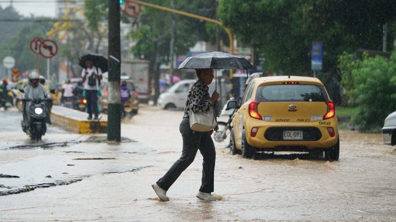 Equipos operativos de Emcali atienden los incidentes provocados por esta emergencia.