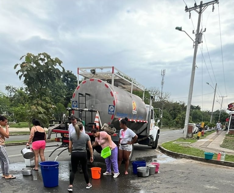 Habitantes del sur de Cali siguen sin agua: Emcali habilita carrotanques y conexiones alternas