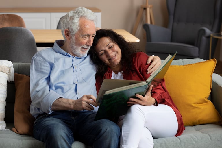 Parte de la solución a cualquier comportamiento adverso para los mayores está en manos de los cuidadores y del modelo de atención en salud centrado en la persona.