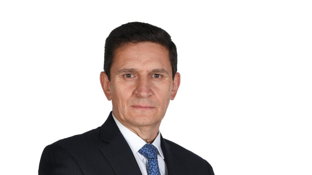 Hugo Casas Velásquez, es un oficial retirado de la Policía Nacional con más de treinta años de servicio y un profundo conocimiento de la realidad del suroccidente colombiano.