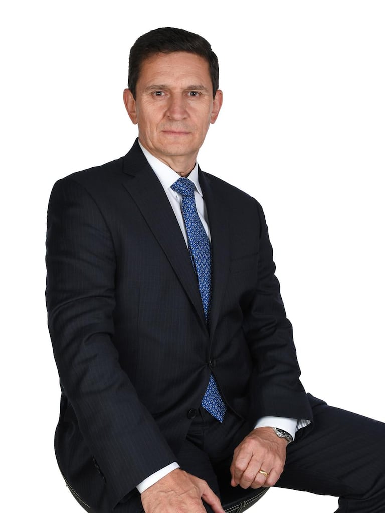 Hugo Casas Velásquez, es un oficial retirado de la Policía Nacional con más de treinta años de servicio y un profundo conocimiento de la realidad del suroccidente colombiano.
