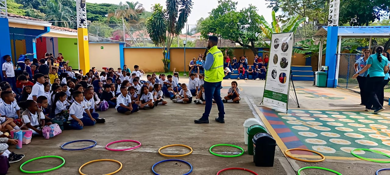 Estudiantes se conviertan en multiplicadores de buenas prácticas ambientales.