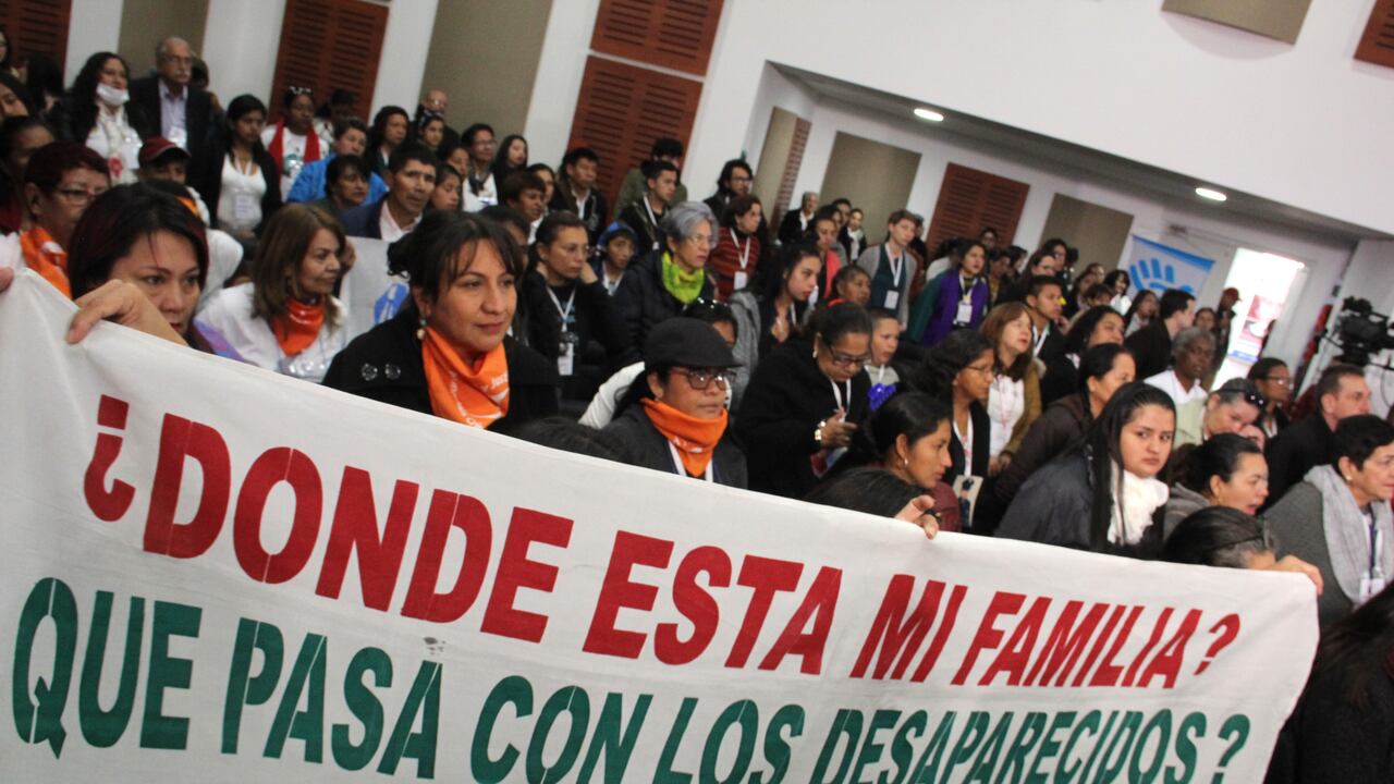 Los ciudadanos buscan a sus seres queridos secuestrados y desaparecidos.