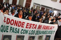 Los ciudadanos buscan a sus seres queridos secuestrados y desaparecidos.