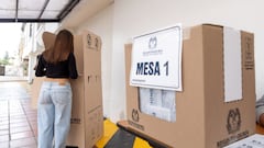 Según la Registraduría Nacional, del total del censo electoral, 21.298.492 son mujeres y 20.123.481 hombres, quienes podrán sufragar en 120.527 mesas distribuidas en 13.742 puestos de votación.