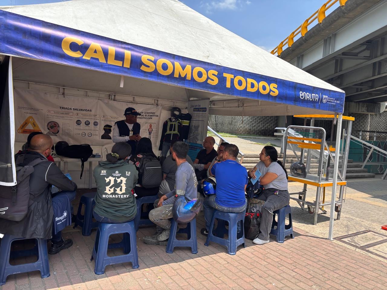 Como parte de su visión integral, enRuta facilita el acceso de los ciudadanos a trámites de movilidad mediante zonas de atención presencial y herramientas tecnológicas, contribuyendo a una gestión de servicios vehiculares más organizada en la ciudad.