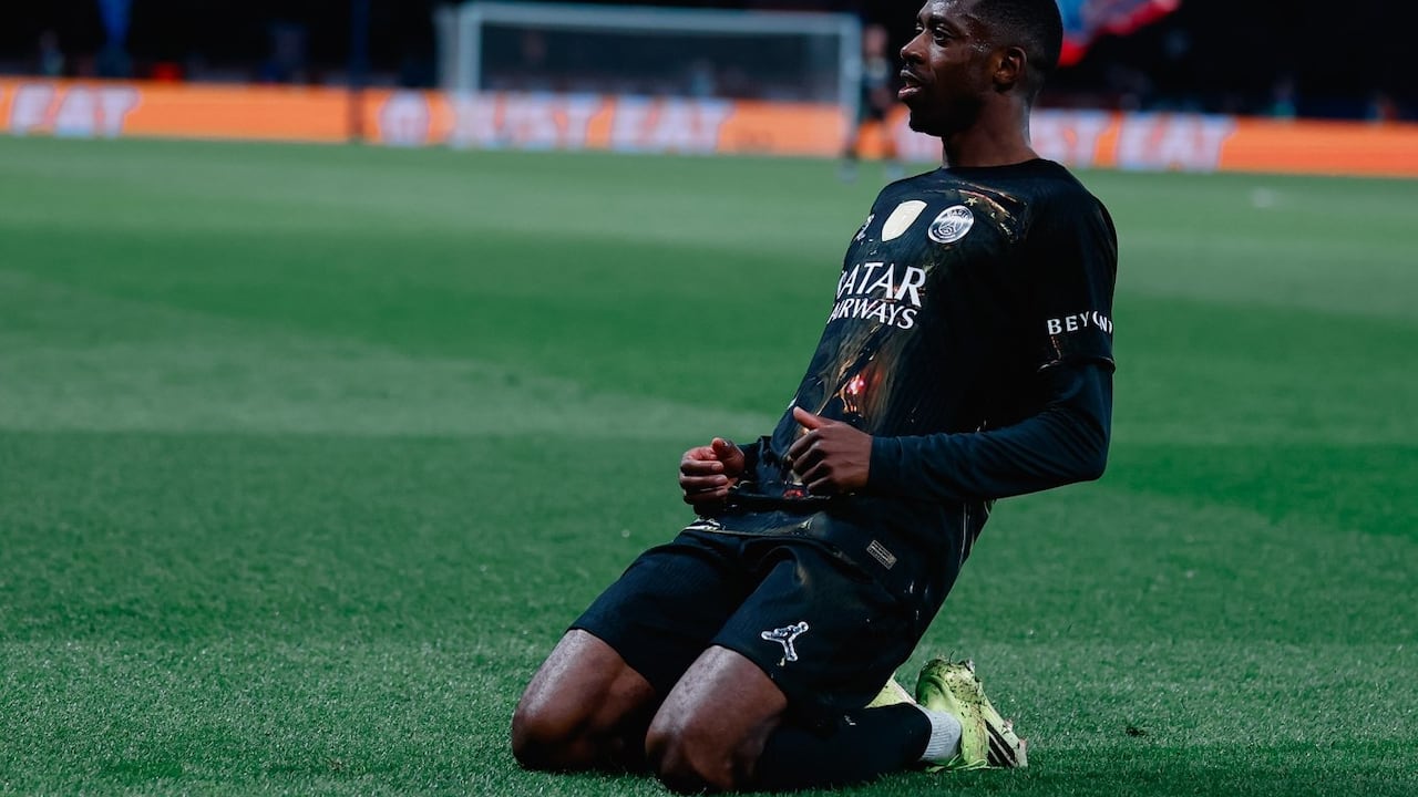 Ousmane Dembélé celebra uno de los goles de la victoria ante el Chelsea en la Champions League.