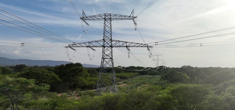 Según el Gobierno, la medida busca garantizar el abastecimiento interno ante la variabilidad climática y la proyección de disminución de energía.