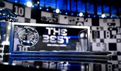 El Premio Puskas se le entrega al jugador que anotó el mejor gol de año.