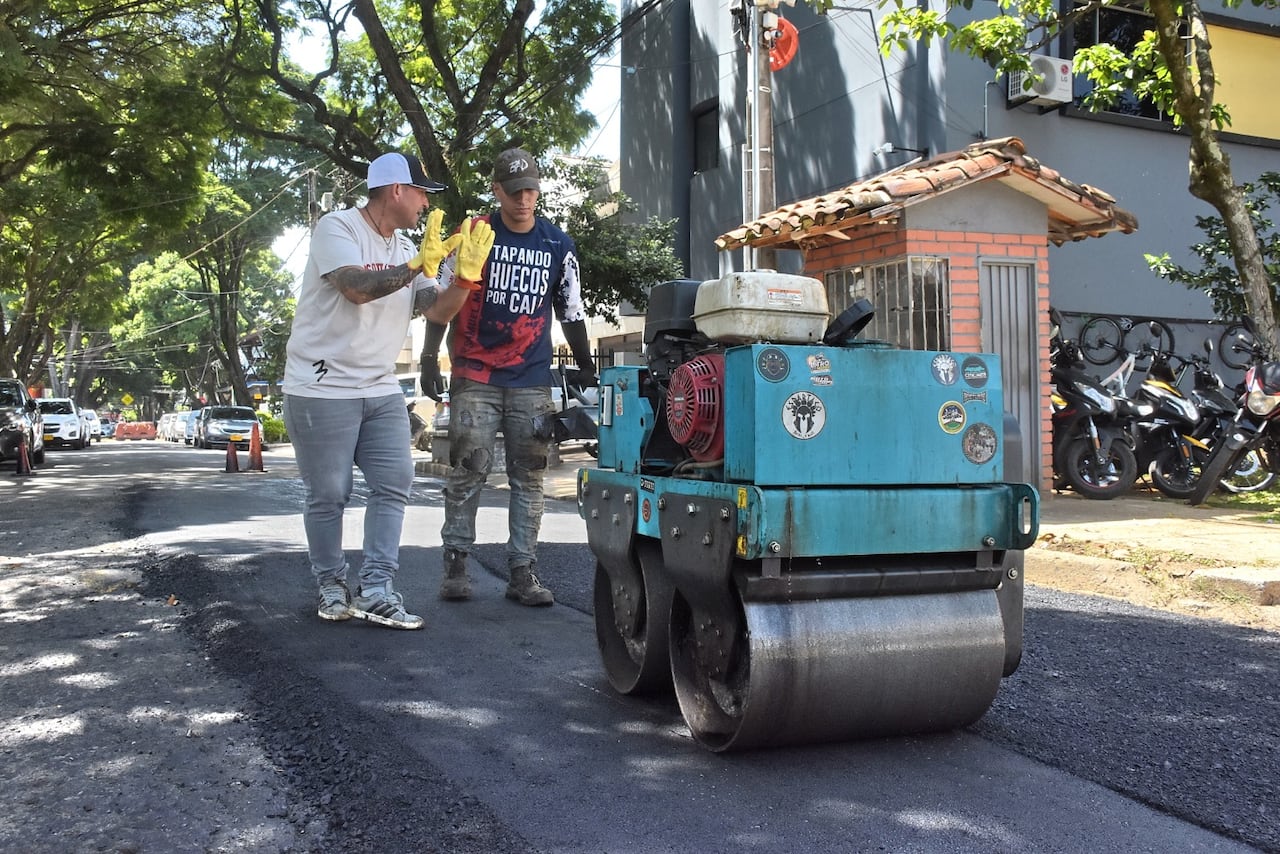 La ‘locura’ de tapar los huecos de Cali comenzó el 16 de marzo de 2022. Ese día tapó el primero en la Carrera 66 con 14, en el barrio La Hacienda.