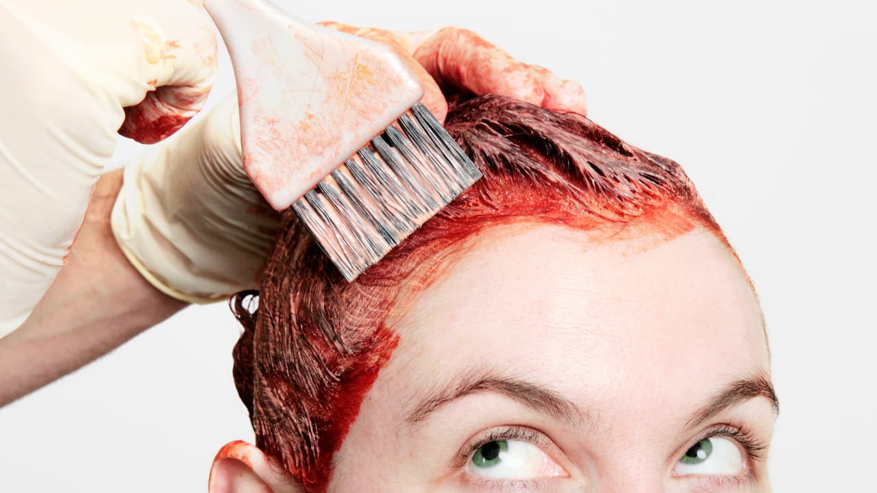Tomando ciertas precauciones y utilizando trucos caseros es posible disfrutar de un nuevo color de cabello sin preocupaciones.