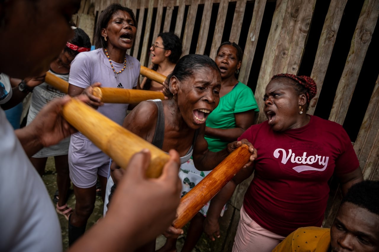 Durante toda la celebración se canta la canción del Manacillo.