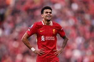 Luis Díaz sonriendo durante el partido de Liverpool vs. Southampton