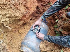 Entre los elementos destruidos se encontraban cilindros acondicionados con explosivos, minas antipersonales y munición sin detonar que, según las autoridades, pertenecerían a estructuras armadas ilegales que delinquen en el departamento.