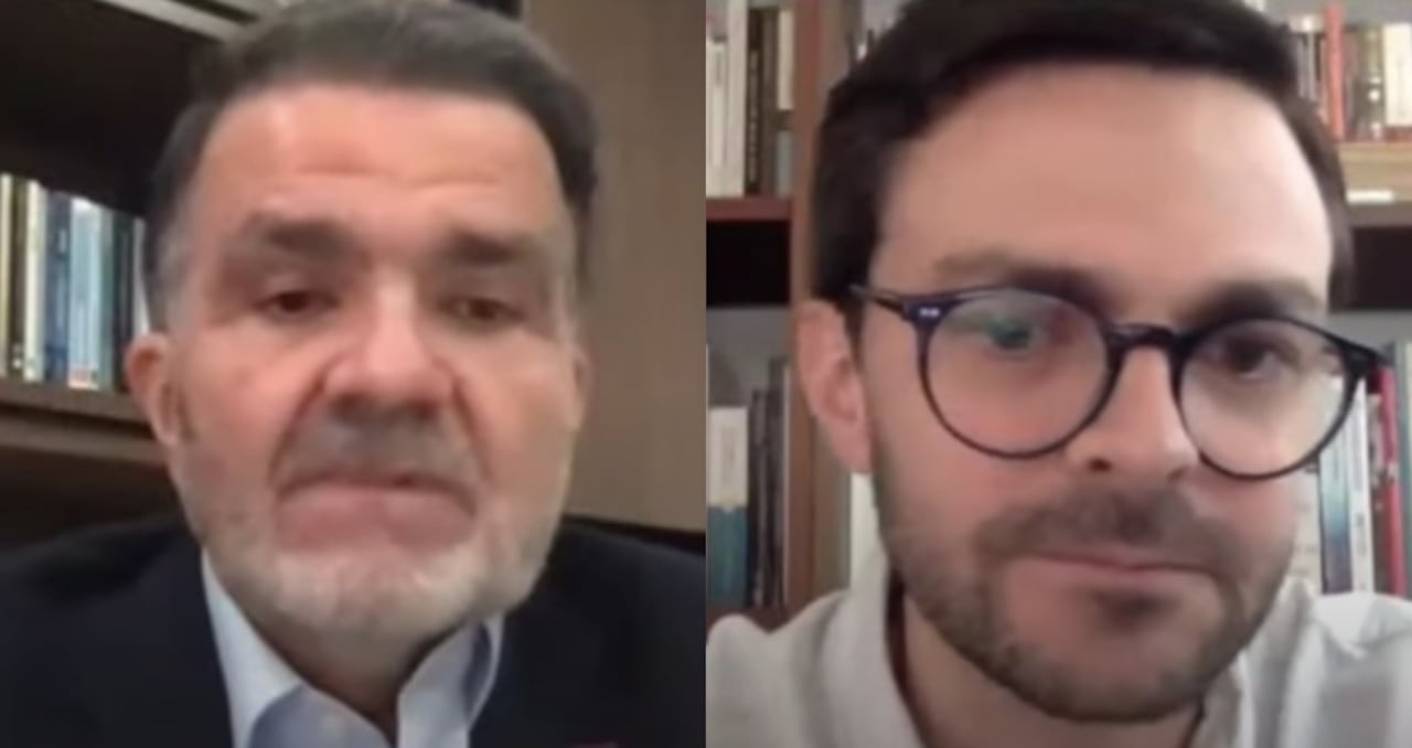 Óscar Iván Zuluaga y su hijo Iván en medio de la audiencia de imputación.