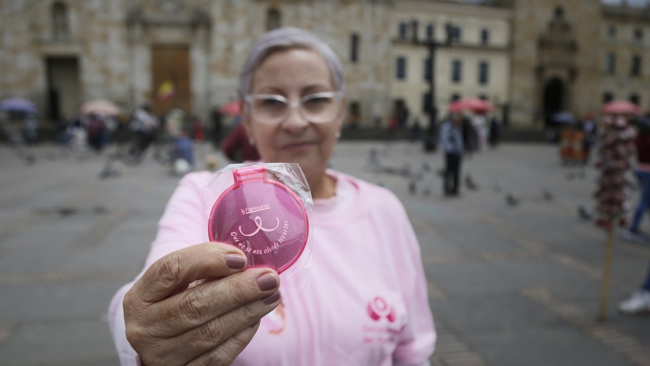 Prevención en el día Internacional por el cáncer de mama.