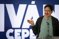 Bogotá. Junio 22 de 2026. El candidato presidencial Iván Cepeda entrega declaraciones a los medios de comunicación desde la sede de su partido político, posterior a la jornada electoral. (Colprensa - Cristian Bayona).