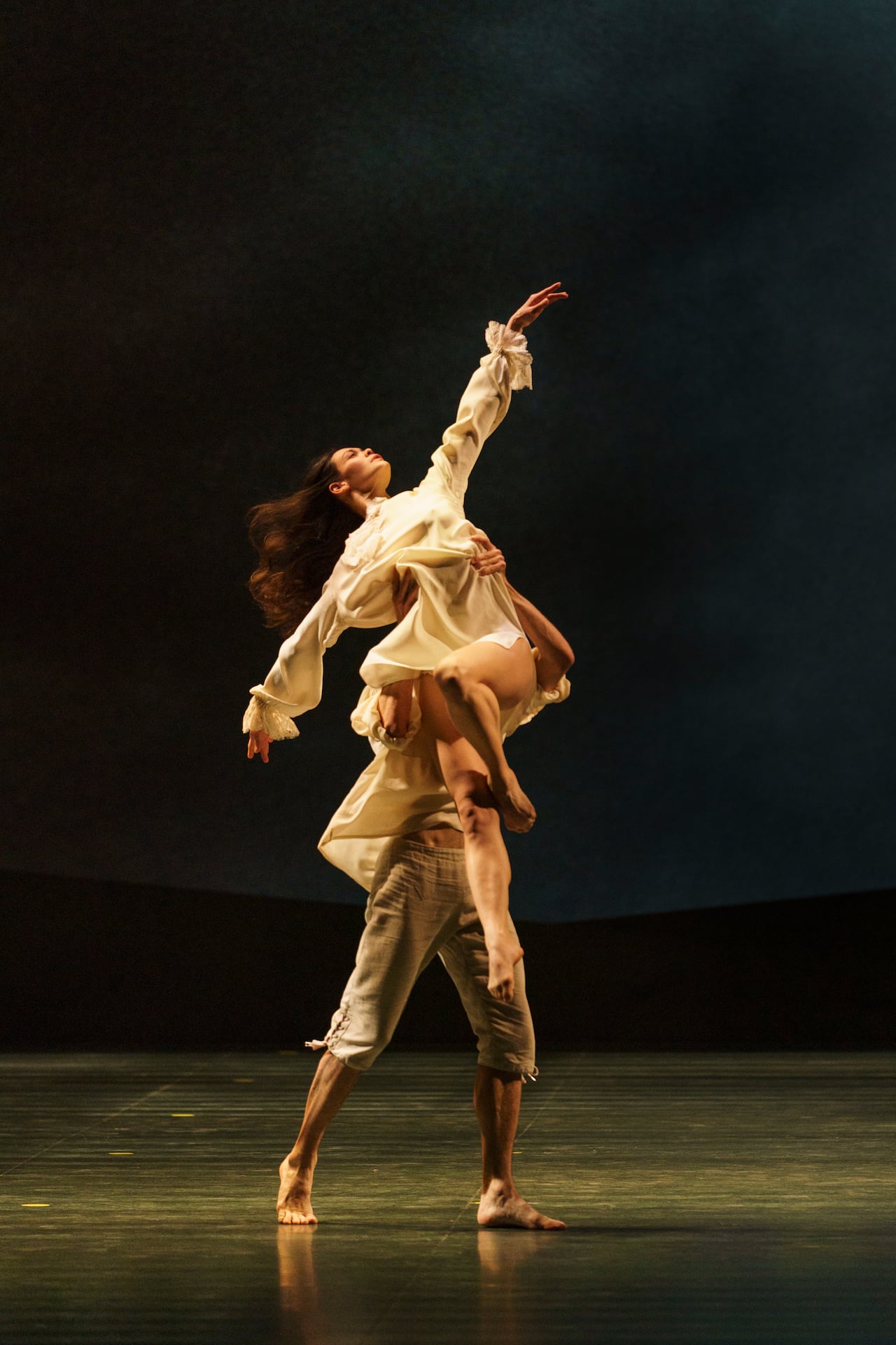 Los colombianos podrán disfrutar la belleza de El Parque desde la Compañía
de Ballet de la Ópera de París el próximo 14 y 15 de marzo en 15 salas exclusivas de Cine Colombia, de 9 ciudades.