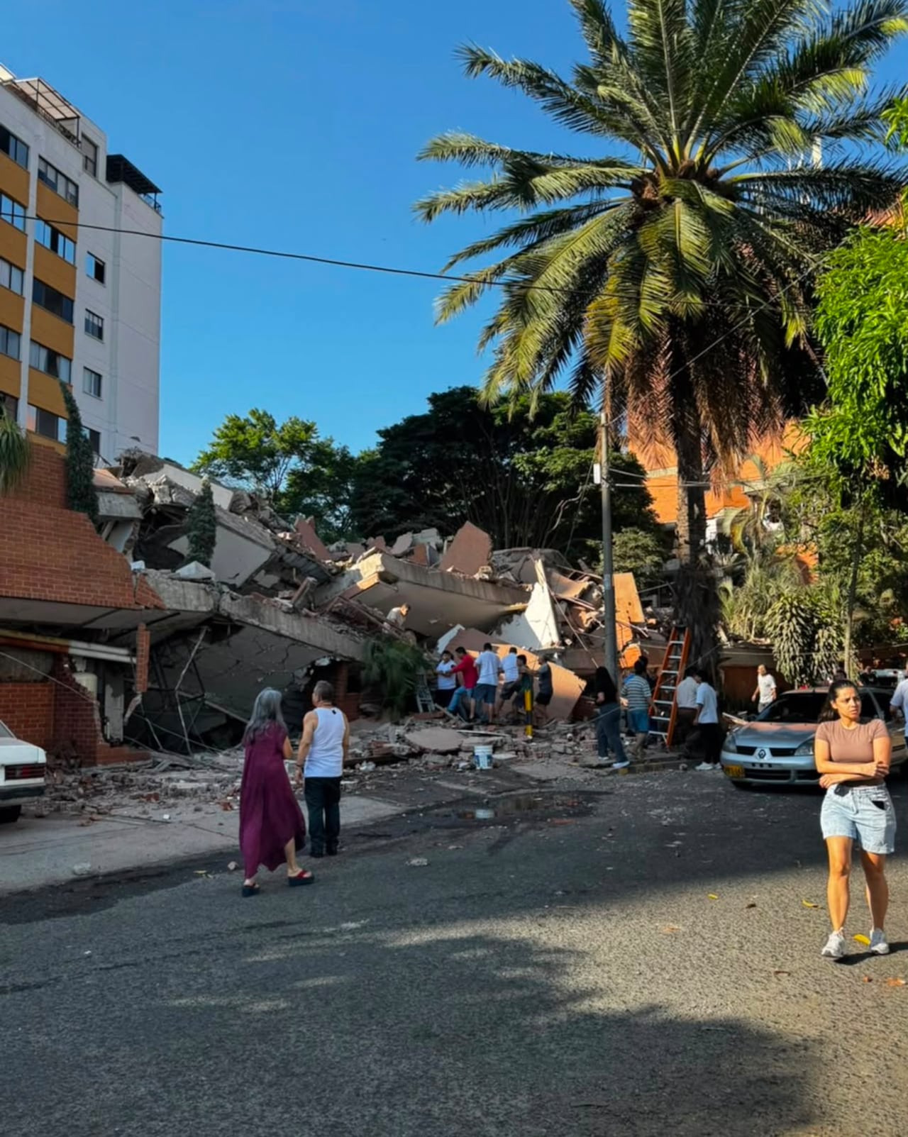 Los primeros reportes en Cali incluyen posibles colapsos estructurales, personas atrapadas, caída de árboles y una fuga de gas.