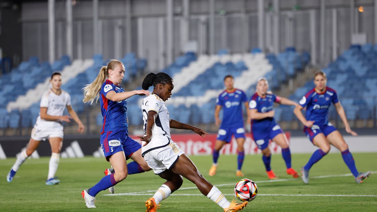 Linda Caicedo en el duelo por Champions League.