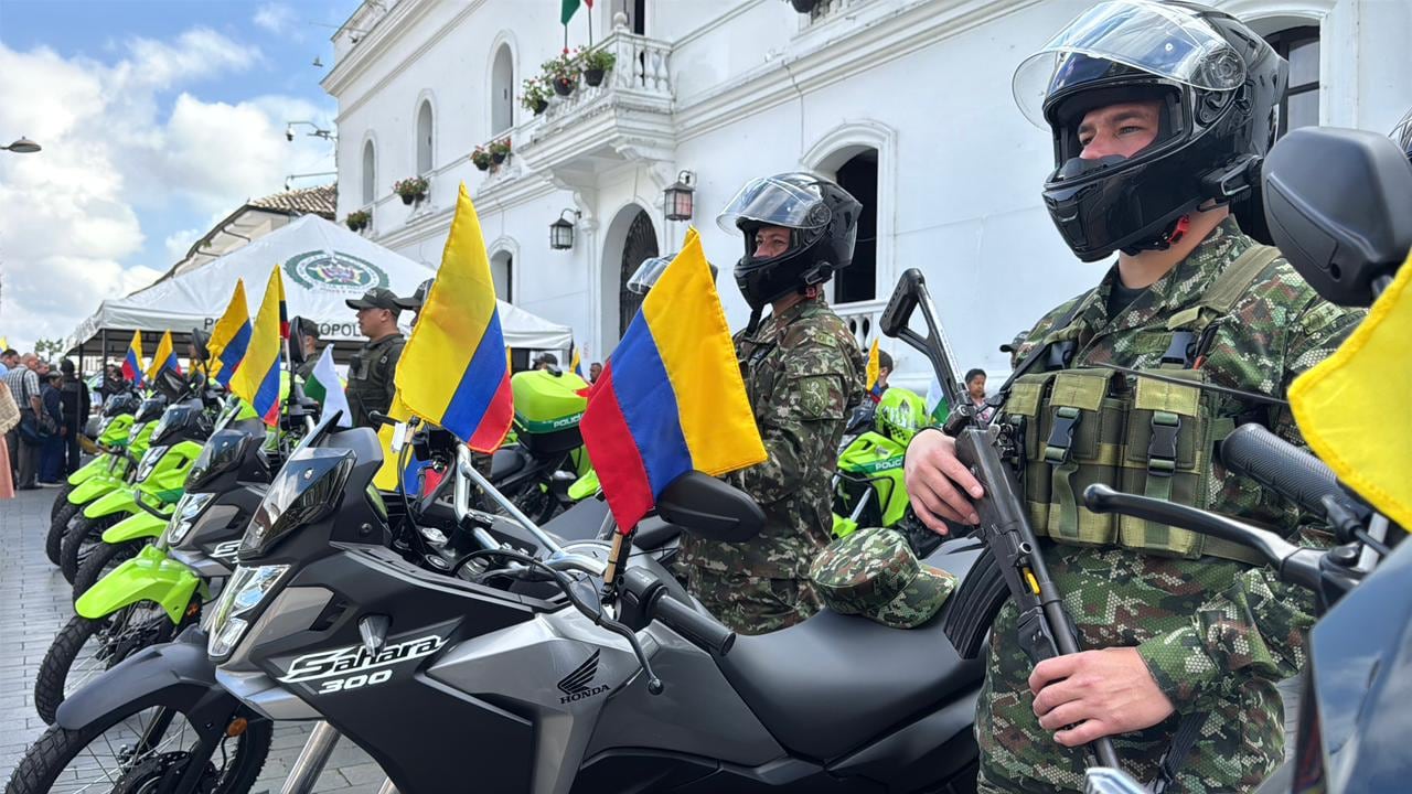 Los integrantes del Ejército también recibieron esta clase de vehículos, más cuando ya se confirma la llegada de grupos armados en la zona rural de la capital del Cauca.