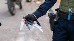 En la megatoma se incautaron decenas de armas blancas.