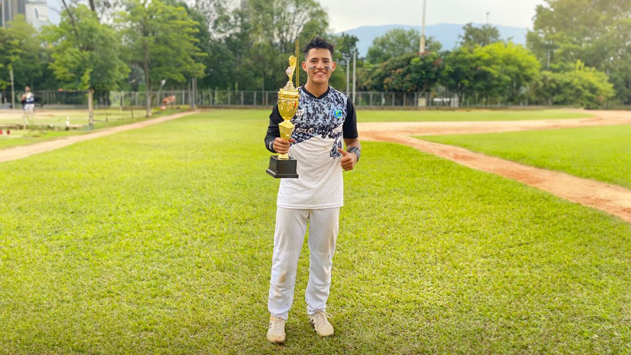 Durante su trayectoria deportiva, el joven ha recibido apoyo de sus compañeros y entrenadores. De hecho, destaca que desde su primer entrenamiento con la Selección Valle se ha sentido en familia.