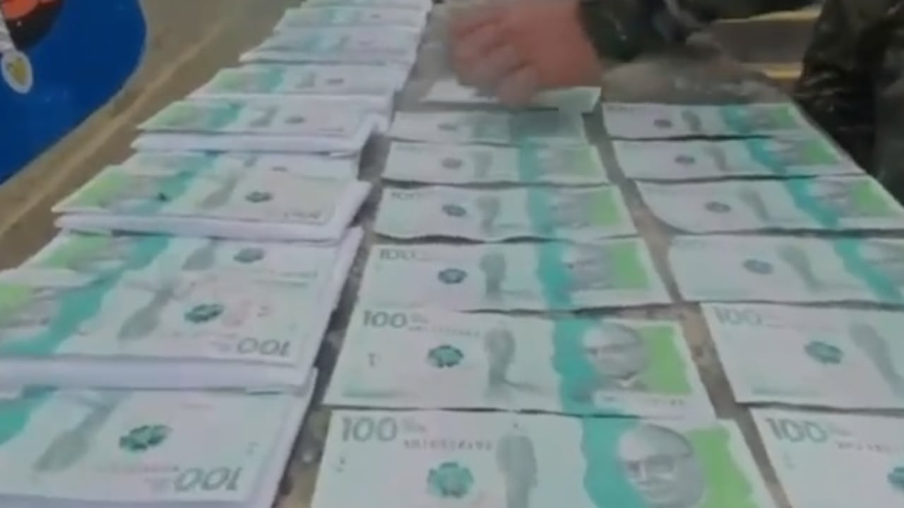 El dinero pertenecía a las disidencias de las Farc, las cuales se financian con el narcotráfico a la hora de adelantar una guerra contra la fuerza pública colombiana.