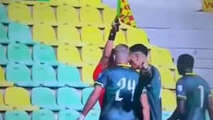 Jugador de Deportes Quindío en reprochable acción.