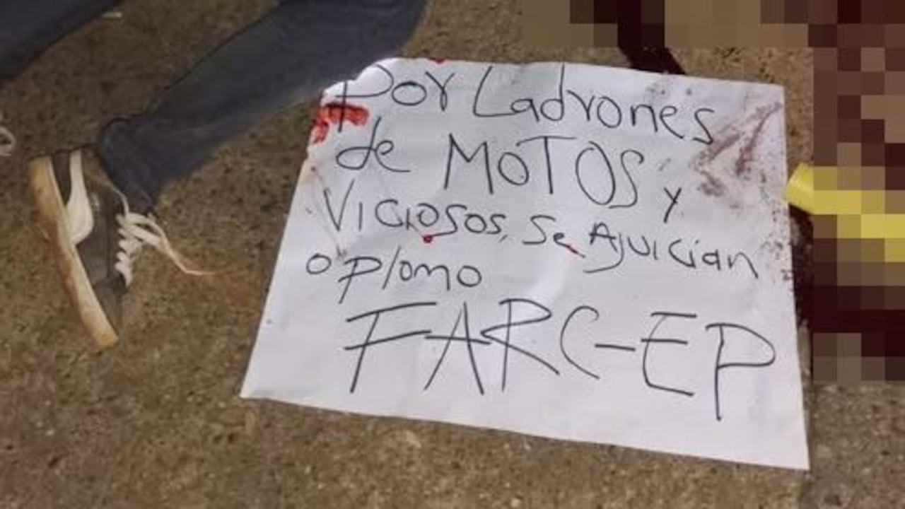 Este es el letrero que dejaron al lado del cadáver del ciudadano venezolano ultimado con arma de fuego en la vereda Mondomito, zona rural del municipio de Santander de Quilichao, Cauca.