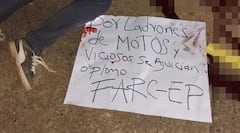 Este es el letrero que dejaron al lado del cadáver del ciudadano venezolano ultimado con arma de fuego en la vereda Mondomito, zona rural del municipio de Santander de Quilichao, Cauca.