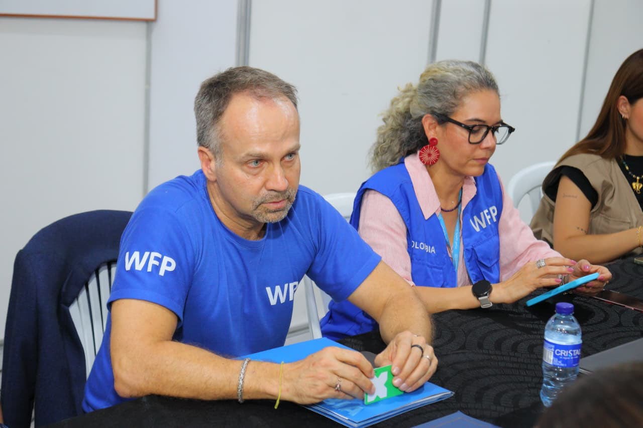 Nils Grede (izq.), director de País del Programa Mundial de Alimentos en Colombia.