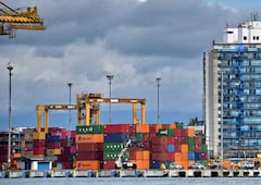 La Autoridad Nacional de Licencias Ambientales (ANLA) asumió el control ambiental del Muelle 13 en Buenaventura y ordenó su suspensión, con el fin de garantizar que la operación cumpla los requisitos de protección y control ambiental establecidos en la normativa vigente. Fotos Raúl Palacios / El País.