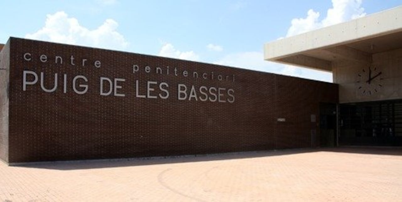 Cumple condena en el centro penitenciario de Puig de les Basses de Figueres.