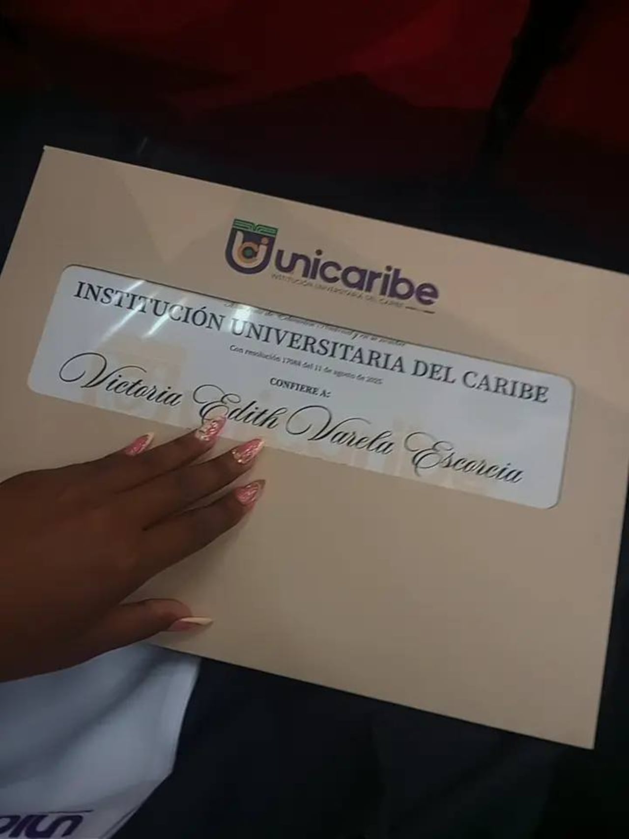 “Soy la hija del que vende raspao”: la historia de una universitaria que conmovió a las redes al honrar a su padre