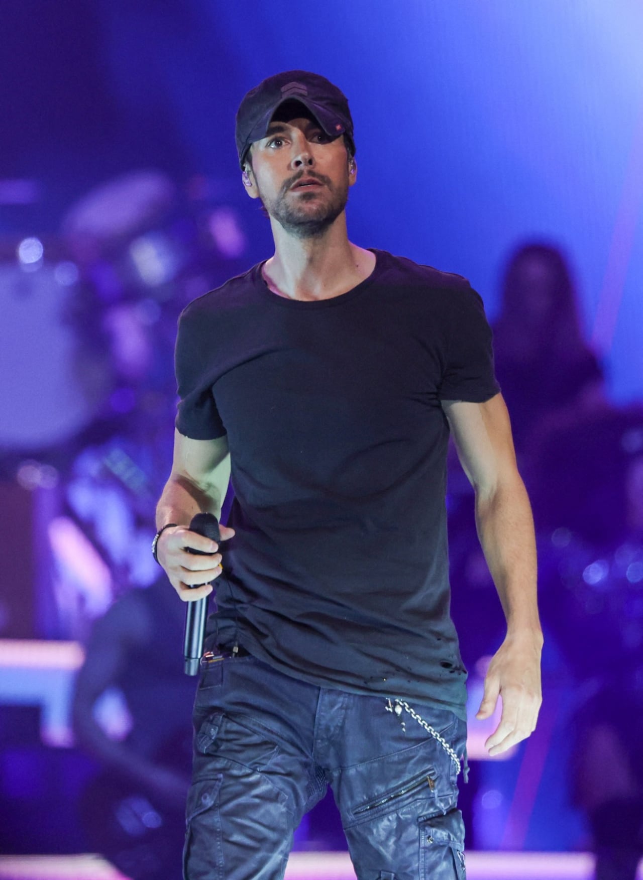 Enrique Iglesias se independizó a los 18 años de su padre, Julio Iglesias, para formar su propio camino en la música.