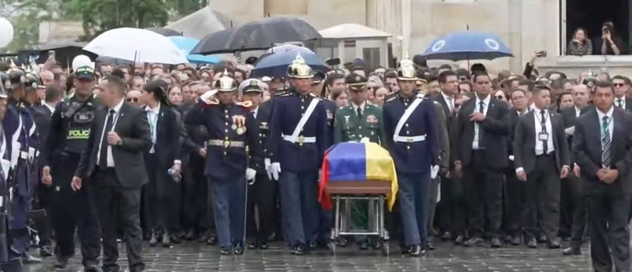Cámara Ardiente Honorable Senador Miguel Uribe Turbay Q.E.P.D.