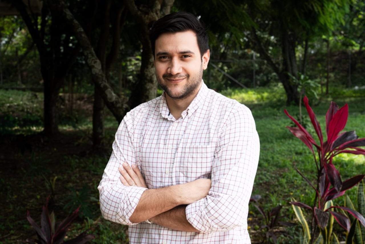 Felipe Salcedo es, desde hace un mes, el nuevo director de Corfecali. Es politólogo, magíster en Gobierno y cuenta con más de 10 años de experiencia en el sector público y privado.