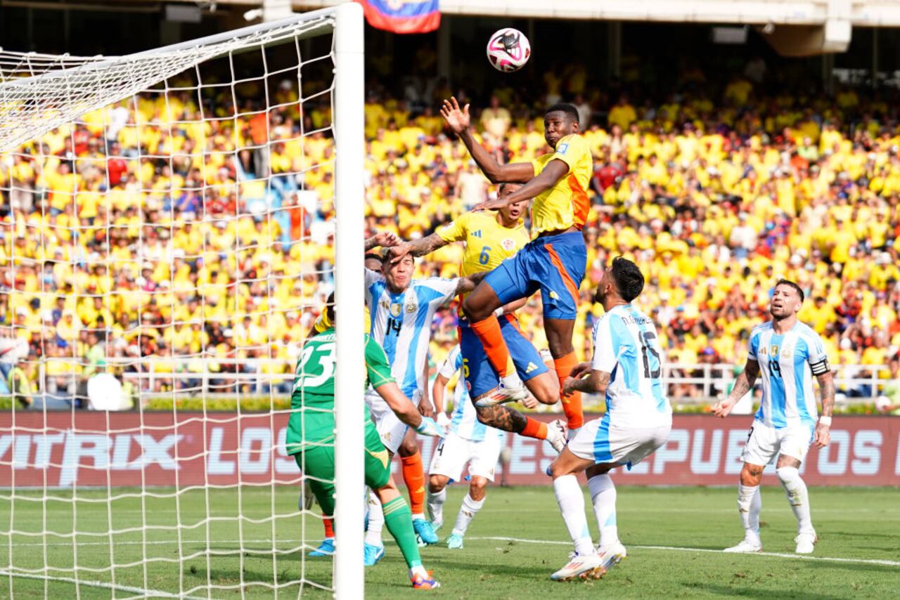 BARRANQUILLA, COLOMBIA - SEPTEMBER 10: Yerson Mosquera of Colombia scores the team's first goal during the South American FIFA World Cup 2026 Qualifier match between Colombia and Argentina at Roberto Melendez Metropolitan Stadium on September 10, 2024 in Barranquilla, Colombia. (Photo by Andres Rot/Getty Images)