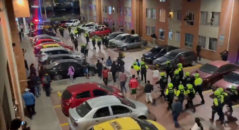 Enfrentamientos entre Esmad y comunidad en conjunto residencial de Usme tras captura de menor por presunto abuso