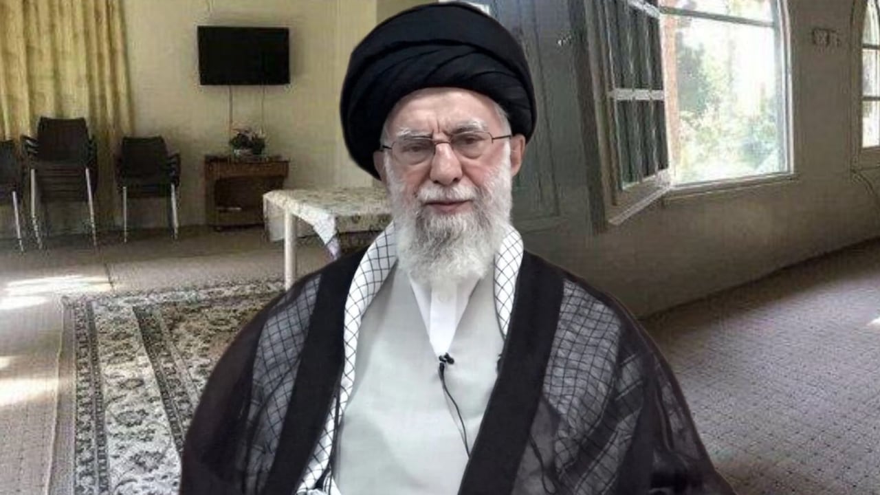 Tras confirmarse su muerte, difunden imágenes de la oficina donde estaba Alí Jamenei