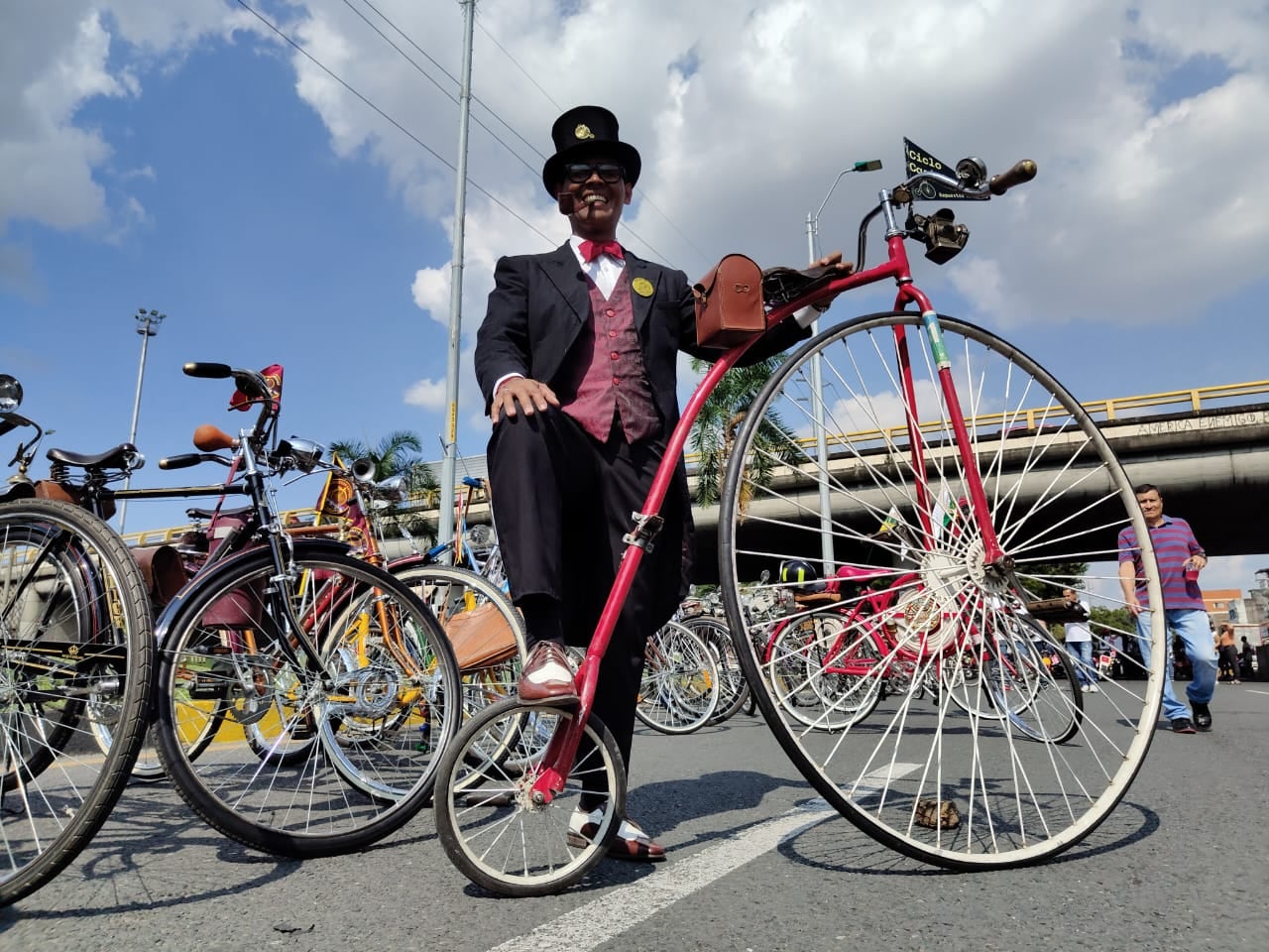 Desfile de Autos Clásicos y Antiguos 2025.