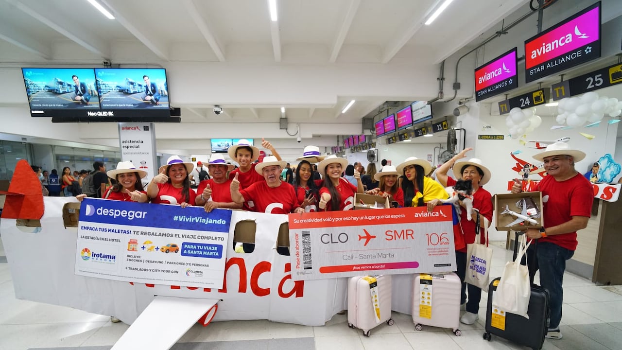 Familia de avión de cartón de Avianca recibieron viaje real por parte de la aerolínea.