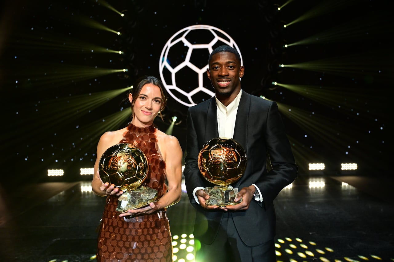 Aitana Bonmatí (izq.) y Ousmane Dembélé fueron los ganadores del Balón de Oro en el 2025.
