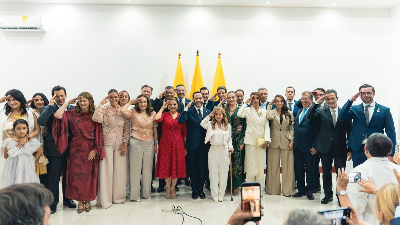 Abelardo de la Espriella posesionó a sus ministros.