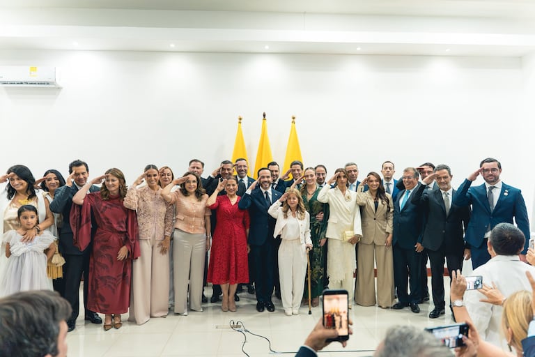 Abelardo de la Espriella posesionó a sus ministros.